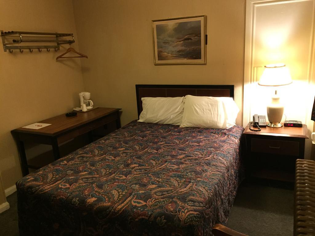 ميدلاند Shamrock Motel الغرفة الصورة